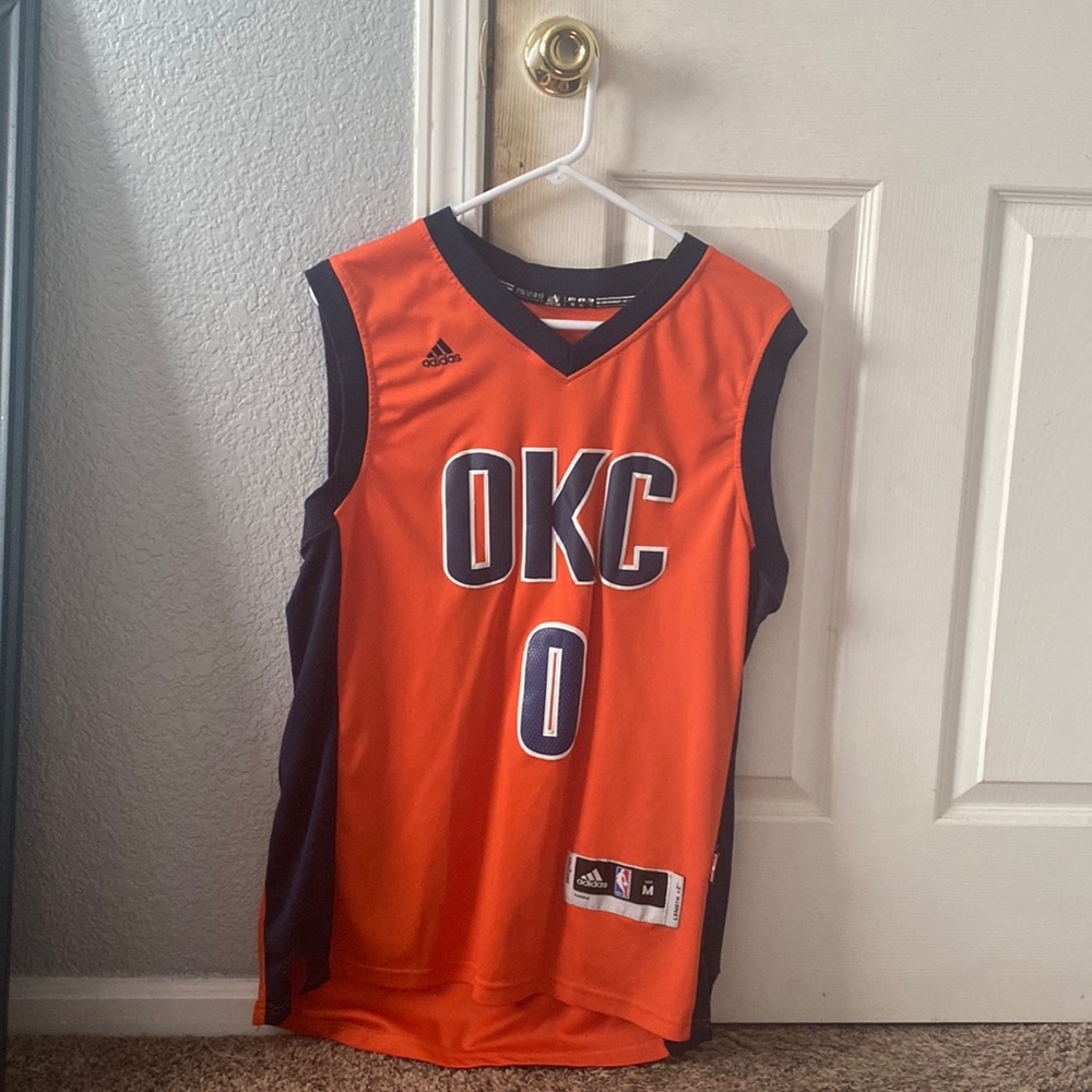 Medium OKC Thunder Russell Westbrook jearsey.